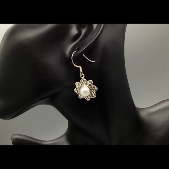 Sterling Silver white Pearl Earrings - Picture 1 of 4